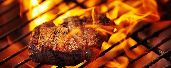 A grillezés a zsíros élelmiszereket kevésbé teszi tönkre, mint az olajban sütés.