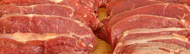 A telített zsírsav a vörös husokban található meg például a sertés húsban.