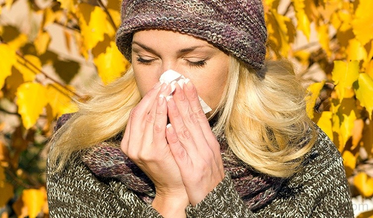 Az allergiás nátha összefügg az asztmával.