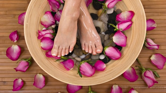 A lábgomba hatásos ellenszere a tiszta vagy higított ecetes lábfürdő is.